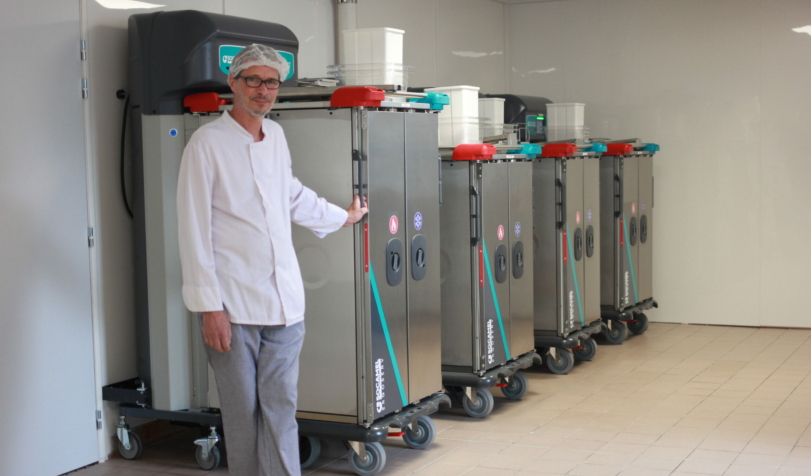 illustration ARRIVÉE DES NOUVEAUX CHARIOTS DE CUISINE